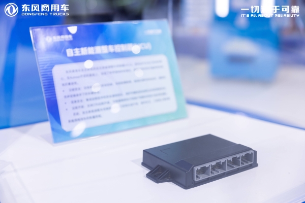 东风商用车亮剑！6车7动力震撼武汉车展 