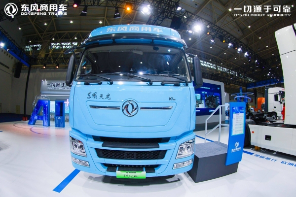 东风商用车亮剑！6车7动力震撼武汉车展 