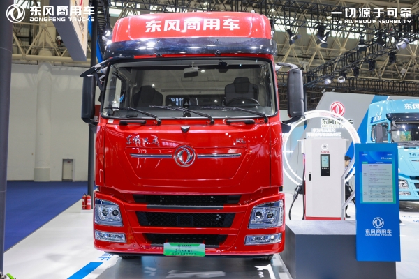 东风商用车亮剑！6车7动力震撼武汉车展 