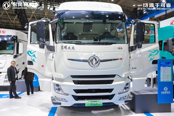 东风商用车亮剑！6车7动力震撼武汉车展 