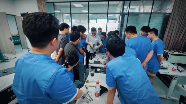 瑞派明星专科：精工修复，重建生命行动基石 