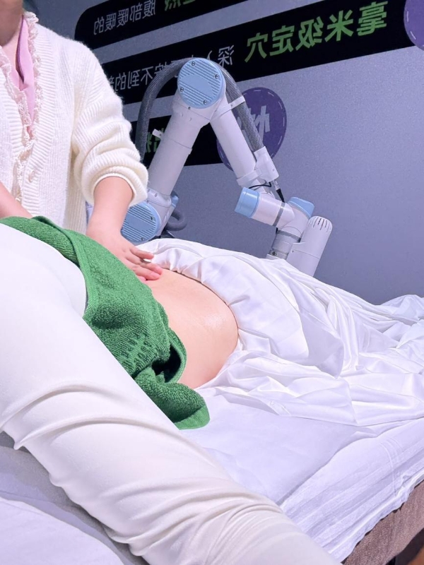 5分钟测近7000项健康数据……静博士AI机器人服务给城市奋斗者带来“解压”新方式 