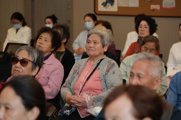 社区里的温暖重阳 克丽缇娜集团把专业健康服务送到长者“家门口” 