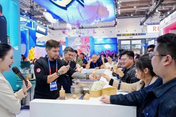 俄罗斯帝王蟹化身甜蜜“诱惑”亮相渔博会，供应链+文化双赋能引爆市场 