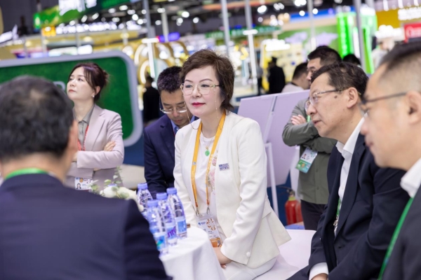 澳药集团闪耀2025进博会 全链创新实力获央视《强国智造》独家专访 