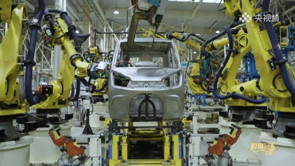 央媒探厂淮海超级工厂，以智造实力引领篷车产业价值升级 