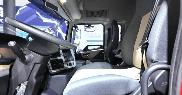 “15分钟级”兆瓦超充补能！东风天龙KL兆瓦超充牵引车给出高效运营最优解 