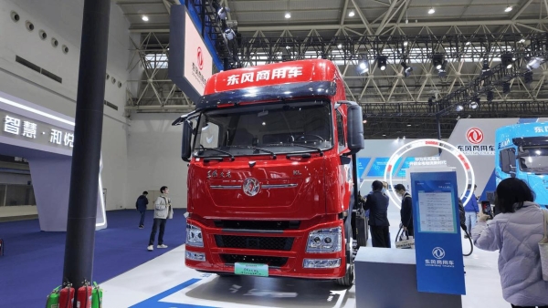 “15分钟级”兆瓦超充补能！东风天龙KL兆瓦超充牵引车给出高效运营最优解 