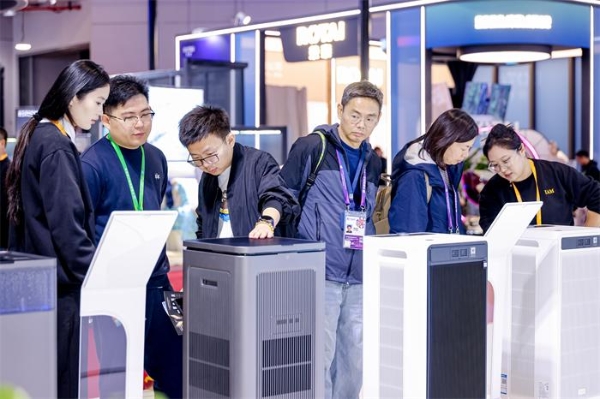 进博会亮点直击：华为空净赋能 IAM 无耗材空气净化器，重塑智能健康家居体验 