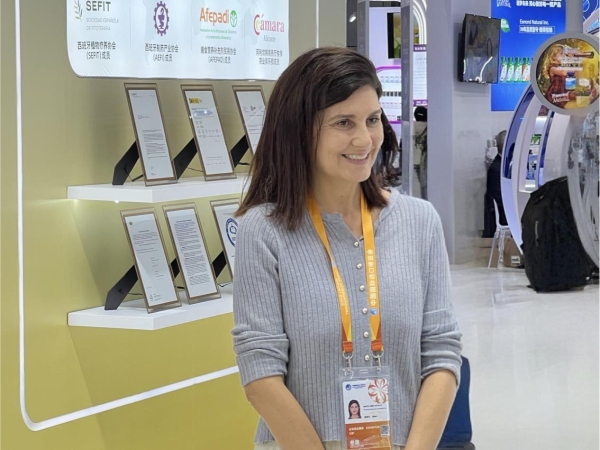 西班牙参赞亲临进博会BECHI展台，见证欧洲细胞营养链接中国市场 