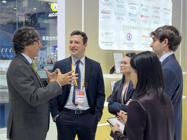 西班牙参赞亲临进博会BECHI展台，见证欧洲细胞营养链接中国市场 