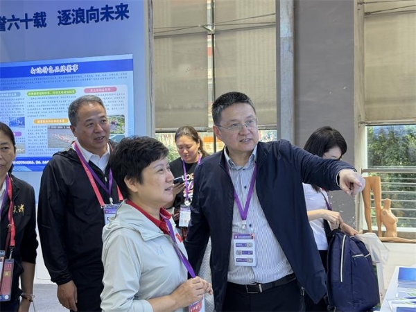 以“水”为媒，携手“潜”行——紧扣体育创新实践主线，走好校地合作之路