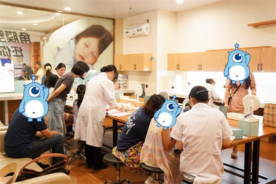 单眼近视也别掉以轻心！广州爱尔眼科李剑华：OK镜近视防控要趁早