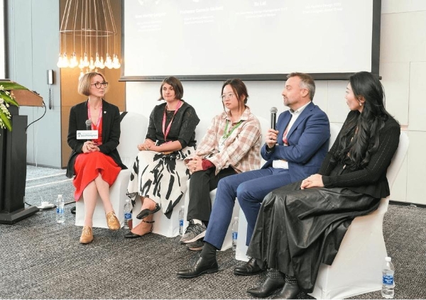 以教育创新、科研合作与全球就业力建设深化中英伙伴关系 