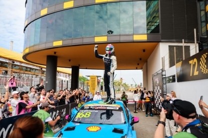 七年九冠|领克CyanRacing车队加冕2025TCR世界巡回赛年度车队&车手双料冠军 