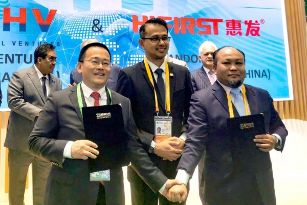 中国-东盟特色产业链出海平台进博会首秀“双国双园”合作落地柔佛州 共建特色产业跨境基地