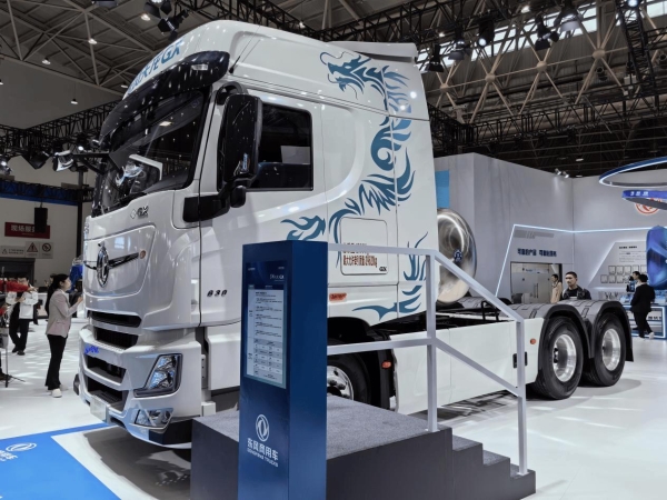 不玩虚的！东风天龙GX智能干线牵引车助新手秒变老司机 