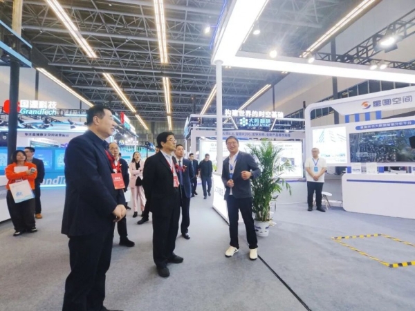 双榜第二 | 中科星图亮相第二届中国测绘地理信息大会，地理信息&低空经济创新成果破圈