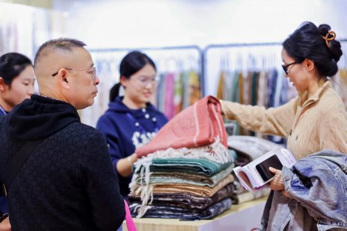 蒙粤携手共织华服，呼和浩特20家羊绒企业南下深圳觅商机 