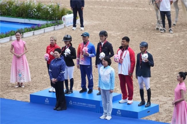 全运会 | 河北队刷新全运会马术参赛历史，王韫婧勇夺全运会马术个人赛银牌 