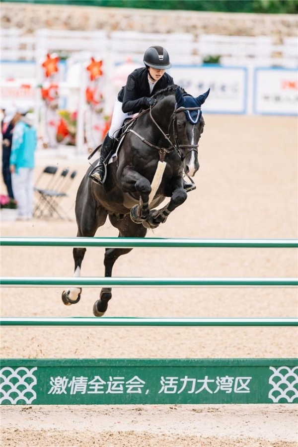 全运会 | 河北队刷新全运会马术参赛历史，王韫婧勇夺全运会马术个人赛银牌 