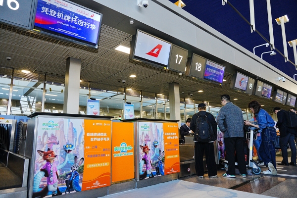 《疯狂动物城2》电影即将上映，东航“迪士尼·疯狂动物城号”主题彩绘机焕新起航 