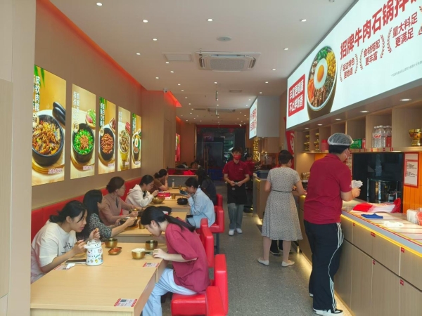 朴大叔拌饭：拌饭品类新晋黑马，千店规模领跑快餐赛道，12大扶持赋能轻量创业 