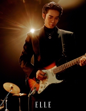 于适饰以CHAUMET登上《ELLE》12月刊闭年刊 以“蜂格”诠释真我光芒，共筑联结凝聚力量 