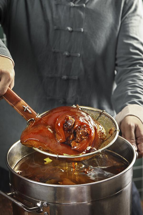 从地方小吃到双奖加冕：徐大川凭什么“啃”下猪脚饭品类半壁江山？ 