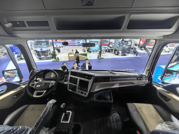 能上绿牌 续航无忧 东风天龙KL增程混动重卡亮相武汉车展 