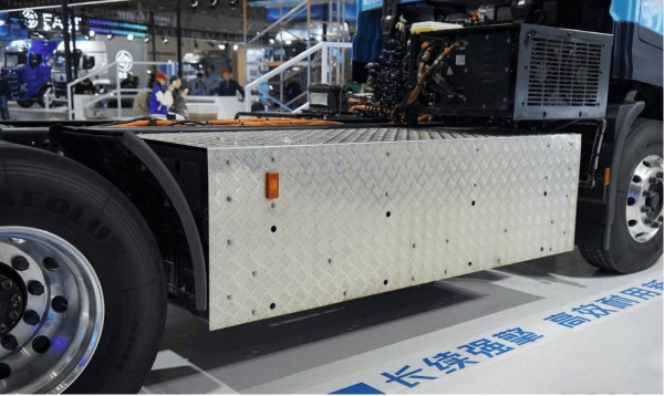 460公里续航40分钟快充 东风天龙KL纯电重卡如何破解长途运输焦虑？ 