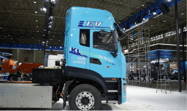 460公里续航40分钟快充 东风天龙KL纯电重卡如何破解长途运输焦虑？ 