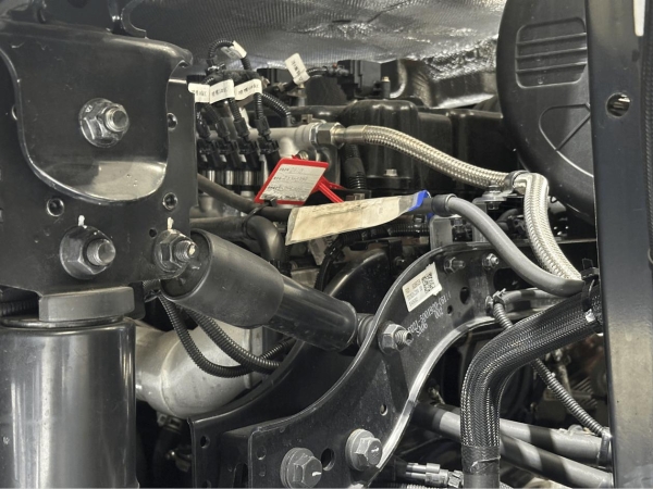 降本、合规如何兼得？看看东风天龙KX双擎混动牵引车的答案 