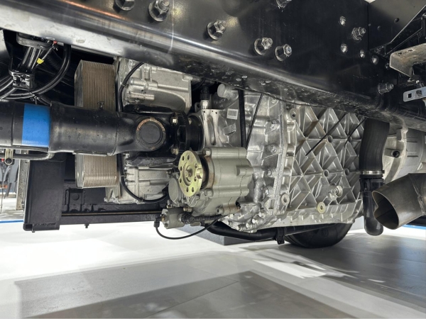 降本、合规如何兼得？看看东风天龙KX双擎混动牵引车的答案 