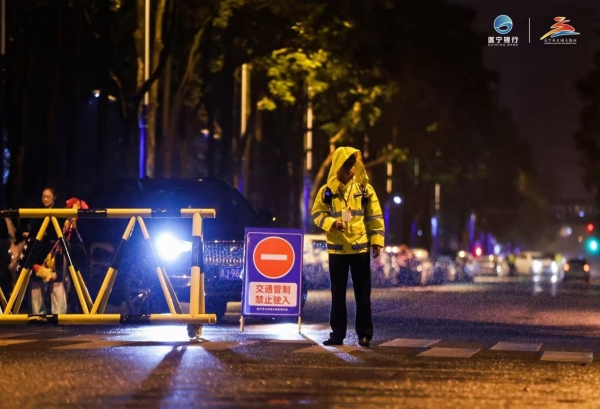 遂宁银行·2025遂宁观音湖马拉松鸣枪开跑！ 