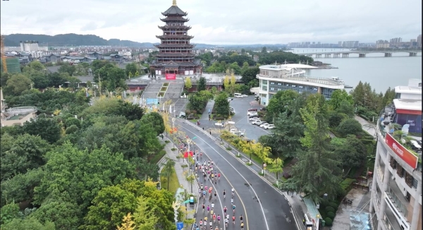 遂宁银行·2025遂宁观音湖马拉松鸣枪开跑！ 