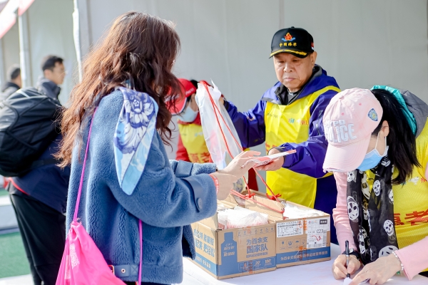 活力通州，全民奔跑，绿向未来 2025京东北京通州运河半程马拉松圆满落幕！ 