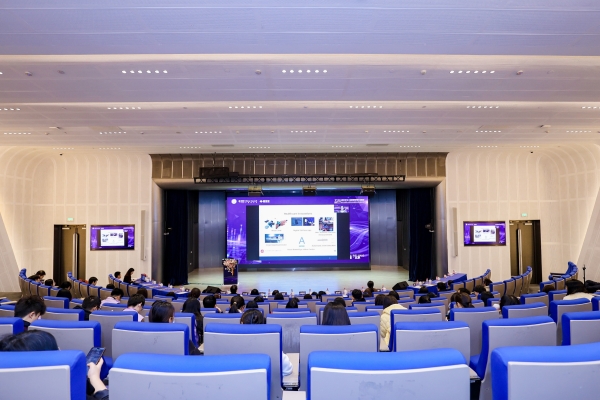 “破界与重构：AI 时代女性领导力的新范式革命”——2025 IEEE女工程师领导力论坛圆满闭幕 