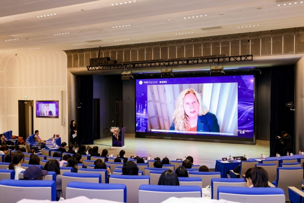 “破界与重构：AI 时代女性领导力的新范式革命”——2025 IEEE女工程师领导力论坛圆满闭幕 