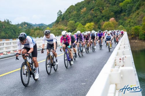 GNC健安喜再度携手环千岛湖公路自行车赛，以科学营养守护每一段热血征程 