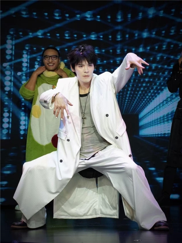 《单排喜剧大赛2》抖音首播炸场！全民造星引爆追综热潮