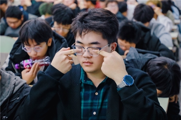 明眸未来，共筑青春视觉梦想 —— 2025全国大学生干眼公益活动走进哈尔滨理工大学 