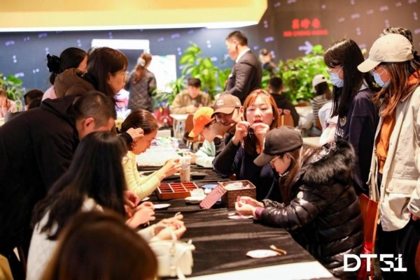 初冬新聚场：北京DT51携手伍德吃托克共启“手串潮流文玩节”