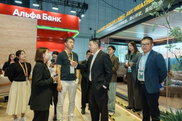 Ombra智能观景棚闪耀2025上海进博会，订单量激增引领全球风潮！ 