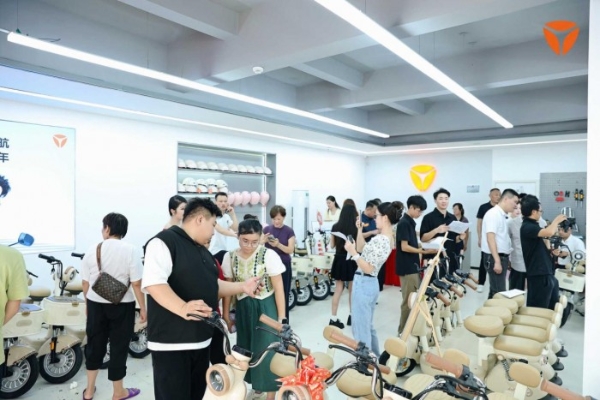 率先垂范！雅迪以科技创新引领新国标时代安全出行变革 