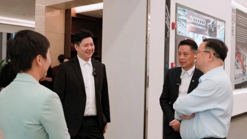 大自然家居佘学彬牵手仰望U8L：共话中国制造新叙事 