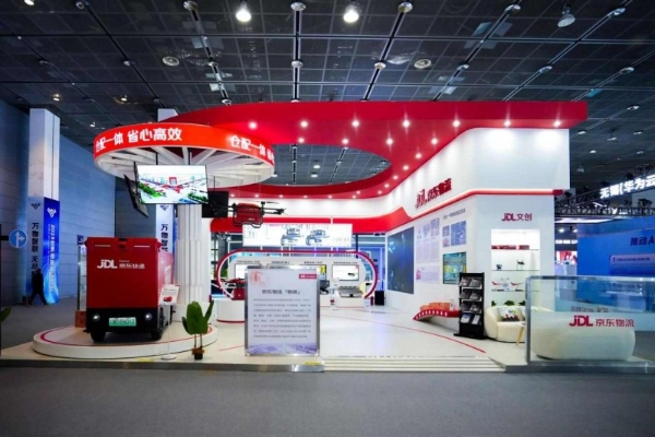 “超脑+机器人”重构物流新生态！京东物流“狼族”机器人全阵容亮相世界物联网博览会