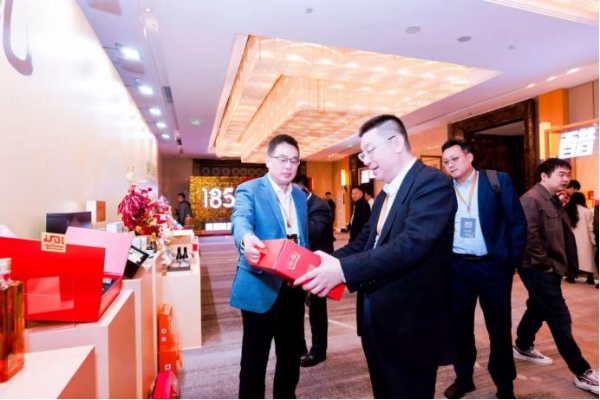 时间新醅 共酿未来——恒顺185周年大会以“健康标杆”重塑行业之味 