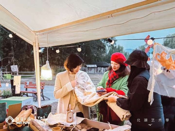 北湖艺术季温暖落幕，以艺术织就秋日诗意长卷，激活城市“第三生活空间”