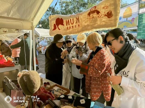 北湖艺术季温暖落幕，以艺术织就秋日诗意长卷，激活城市“第三生活空间”